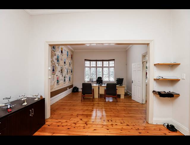 350M² BUILDING FOR SALE IN ESSENWOOD